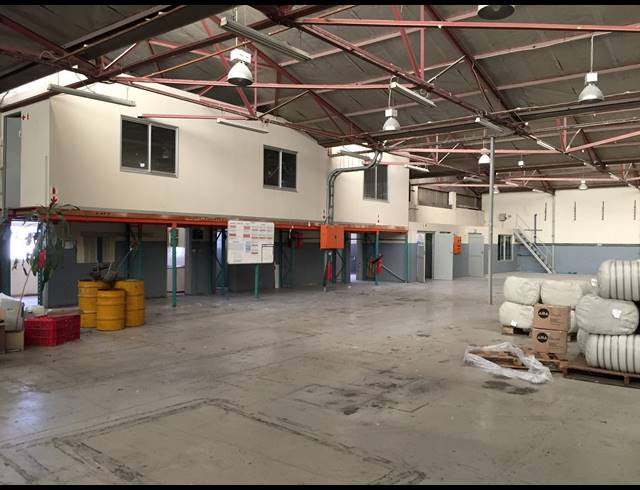 1,584M² FACTORY RENTED IN BEACONVALE